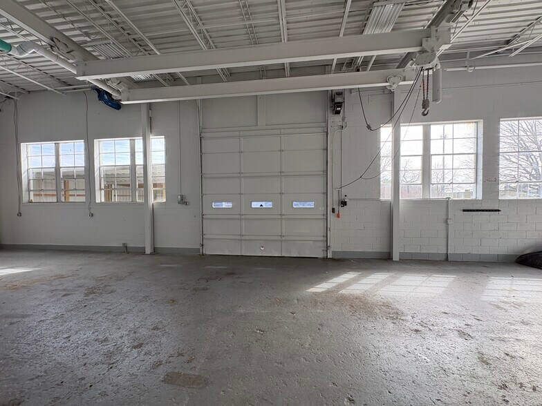 More Photos Of 5513 N Oxford St, Indianapolis Service For Lease