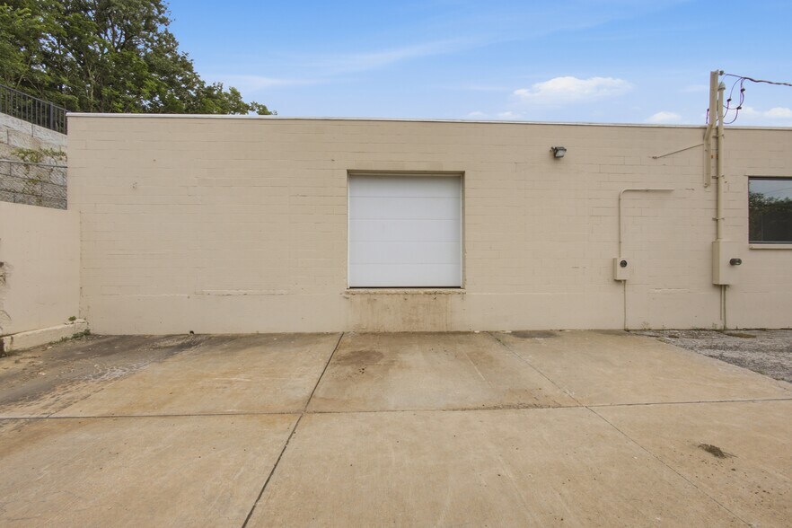 More Photos Of 5629 Raytown Rd, Raytown Industrial For Sale