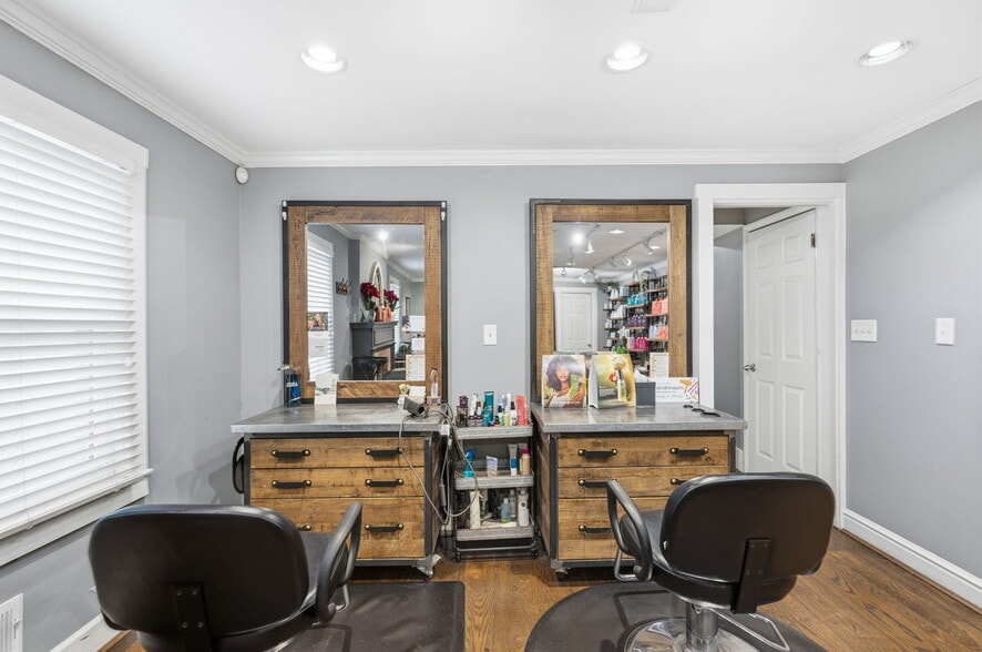 More Photos Of 8862 Cincinnati Dayton Rd, West Chester Office For Sale