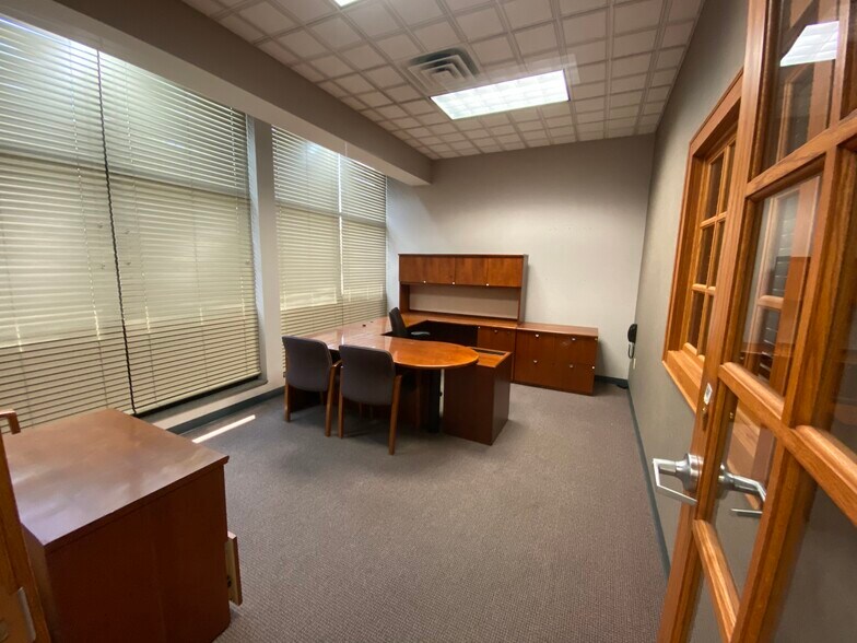 More Photos Of 2700 W Jackson St, Muncie Bank For Sale