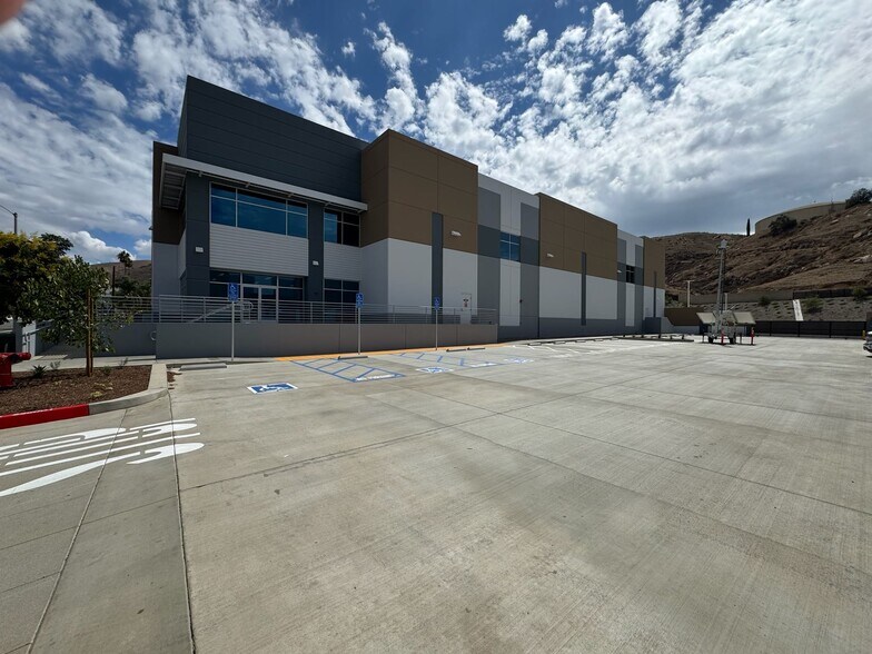 More Photos Of 900 Marlborough ave, Riverside Manufacturing For Lease