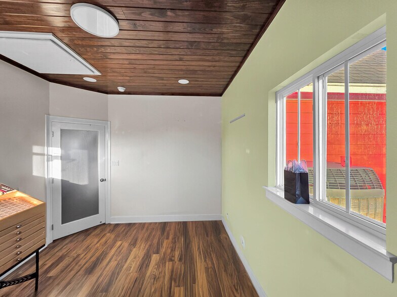 More Photos Of 970 Surfside, Crystal Beach General Retail For Sale