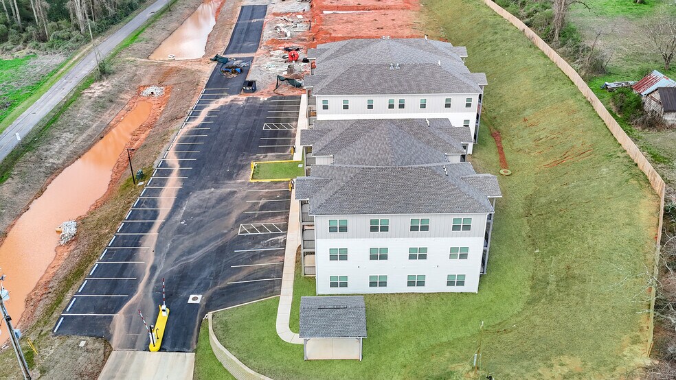 More Photos Of 300 Elm St, Hogansville Apartments For Sale