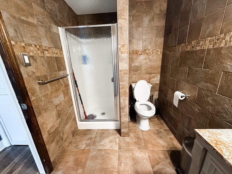 More Photos Of 146 S Lakeview Dr, Gibbsboro Office For Sale