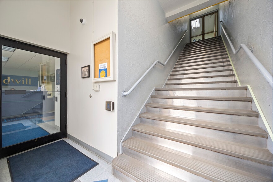 More Photos Of 419 W Market St, Sandusky Light Distribution For Sale