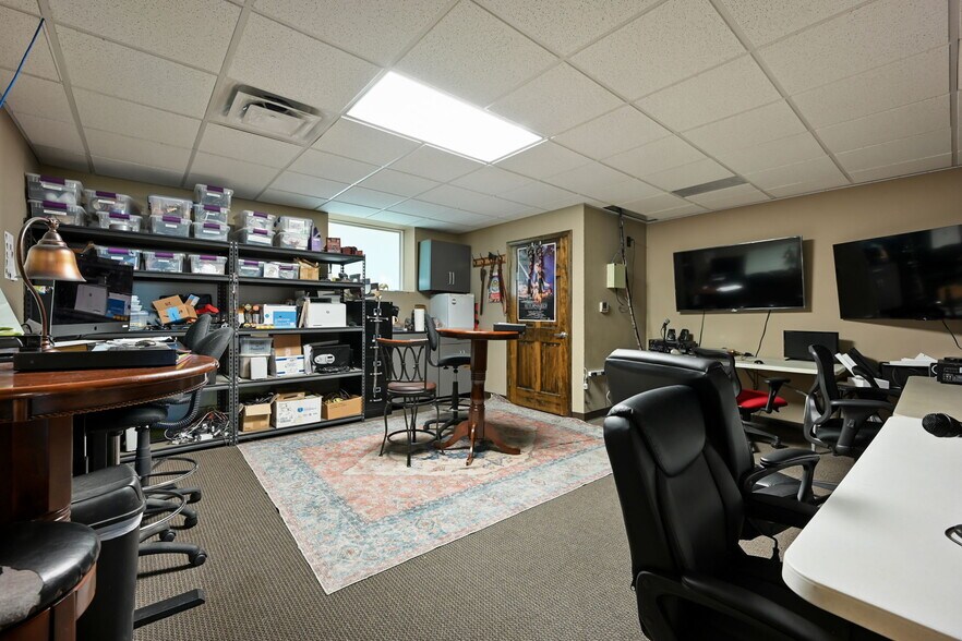 More Photos Of 304 SW Market St, Lee's Summit General Retail For Sale