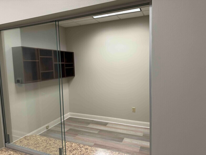 More Photos Of 897 Von Kolnitz Rd, Mount Pleasant Medical For Lease