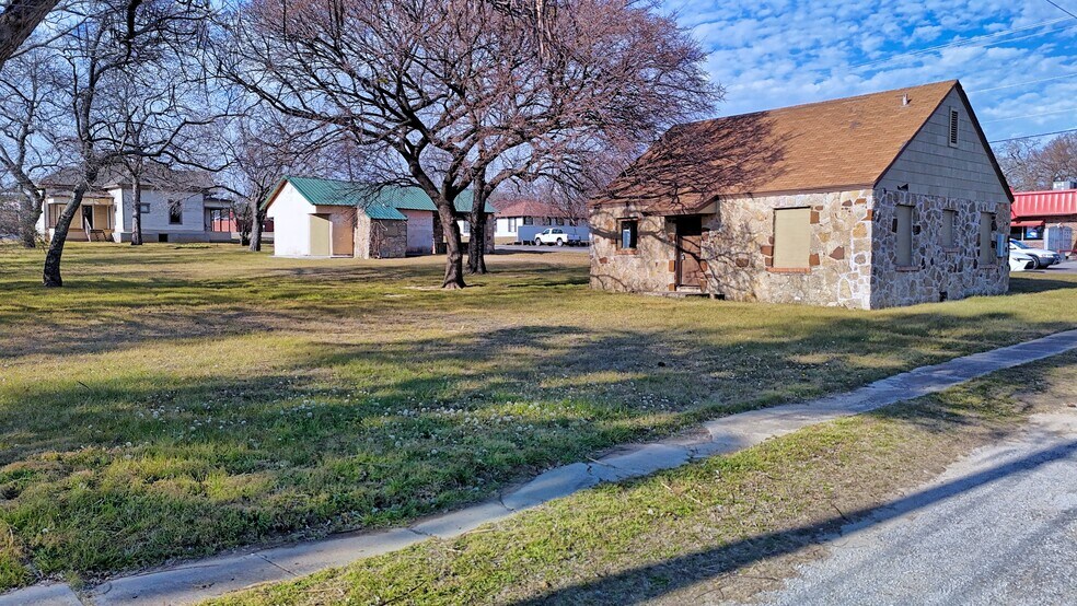 More Photos Of 400 S. Broad Street St, Saint Jo Land For Sale