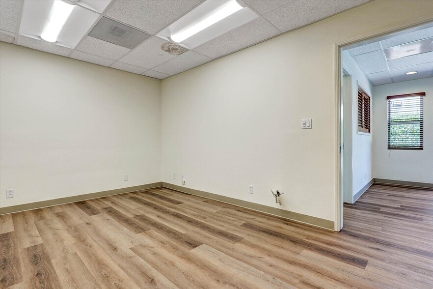 More Photos Of 7448 Deering Ave, Canoga Park Industrial For Sale
