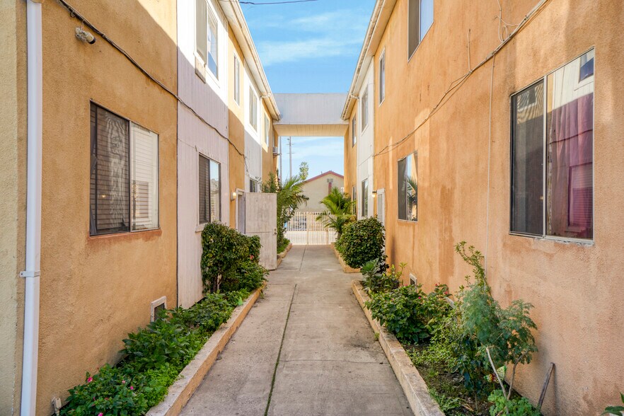 More Photos Of 7509-7521 S Broadway, Los Angeles Apartments For Sale