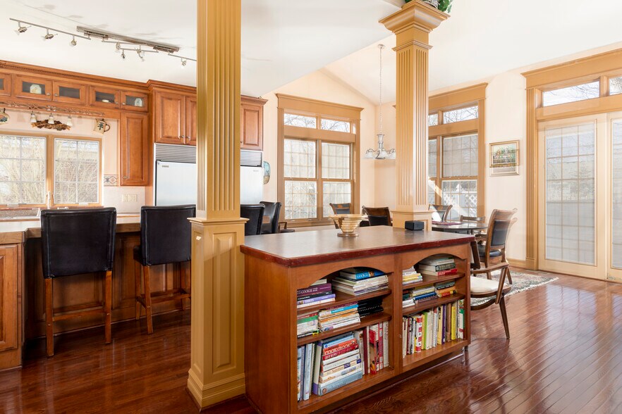 More Photos Of 860 Union Rd, West Seneca Office Residential For Sale