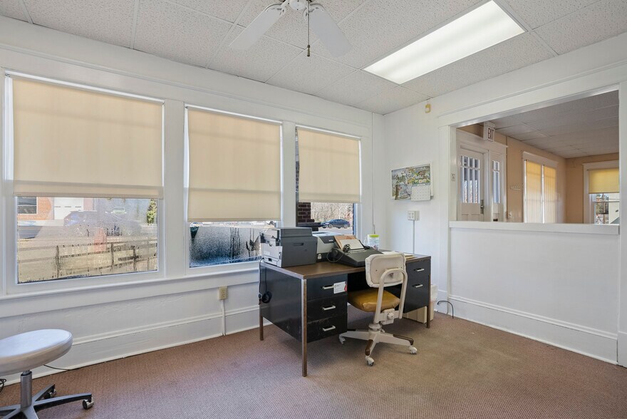 More Photos Of 611 Carthage St, Sanford Medical For Lease