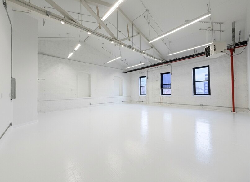 More Photos Of 3511 9th St, Long Island City Office Residential For Lease