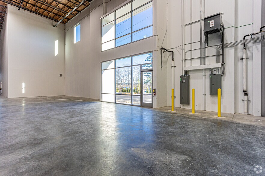 More Photos Of 4195 W Valley Hwy N, Auburn Warehouse For Lease