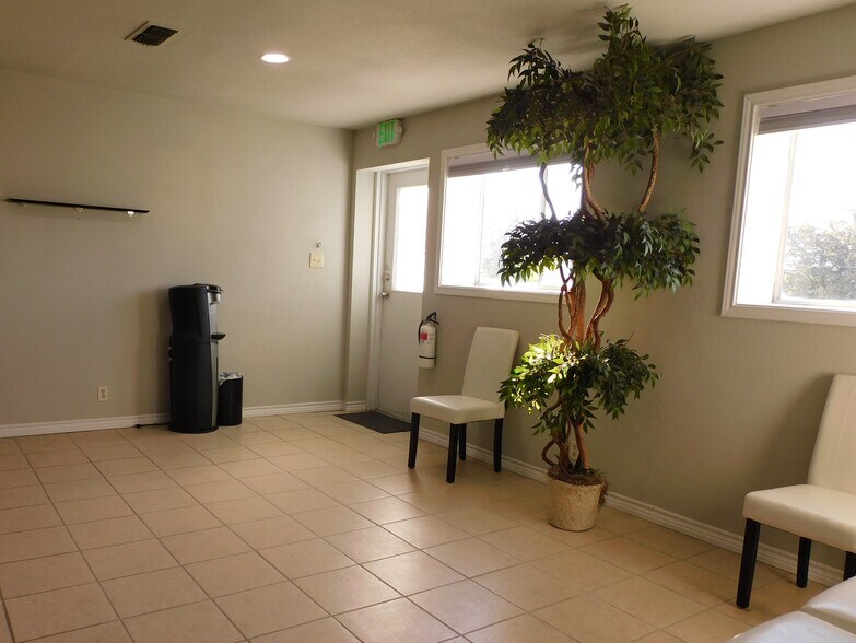 More Photos Of 401 W Coffin St, Denison Industrial For Sale