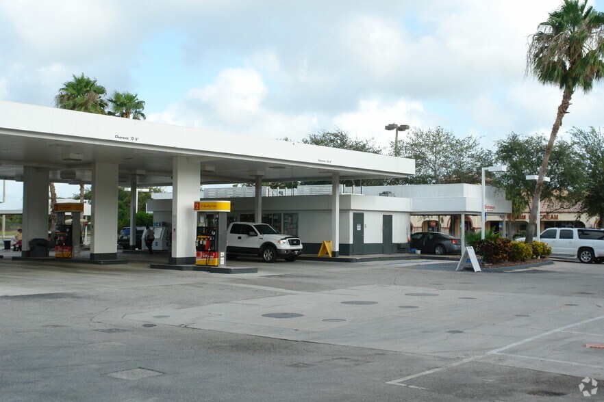 More Photos Of 6751 W Indiantown Rd, Jupiter Service Station For Lease