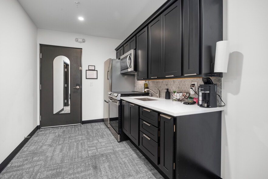 More Photos Of 419 E Market St, Sandusky Hotel For Sale