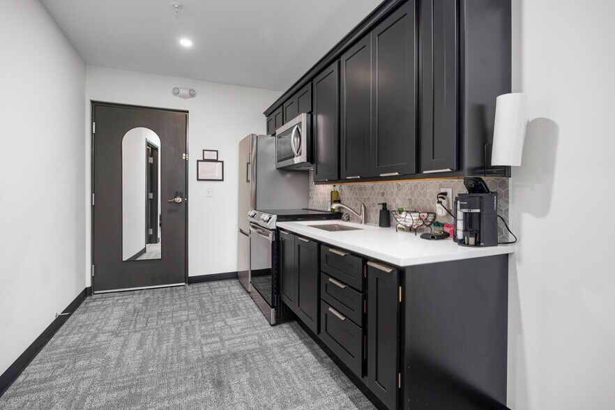 More Photos Of 419 E Market St, Sandusky Hotel For Sale