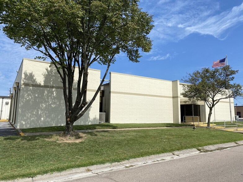 More Photos Of 455 Klutey Park Plaza Dr, Henderson Light Distribution For Sale