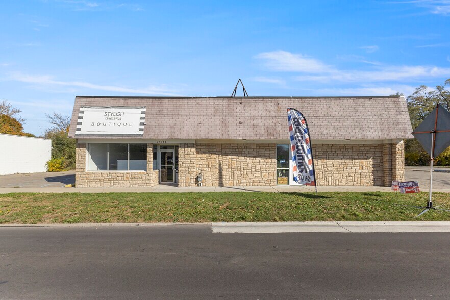 More Photos Of 25420 Grand River ave, Redford Twp Service Station For Lease
