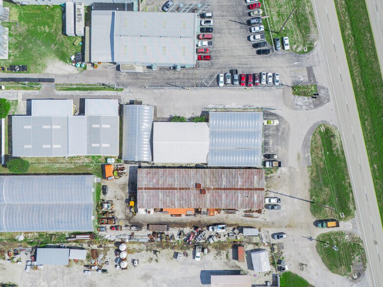 More Photos Of 16110 US 27, Lake Wales Light Distribution For Lease