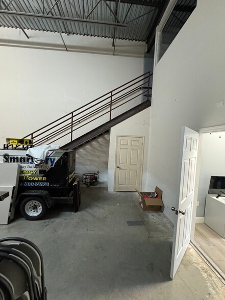 More Photos Of 801-893 Kings Hwy, Fort Pierce Light Manufacturing For Sale