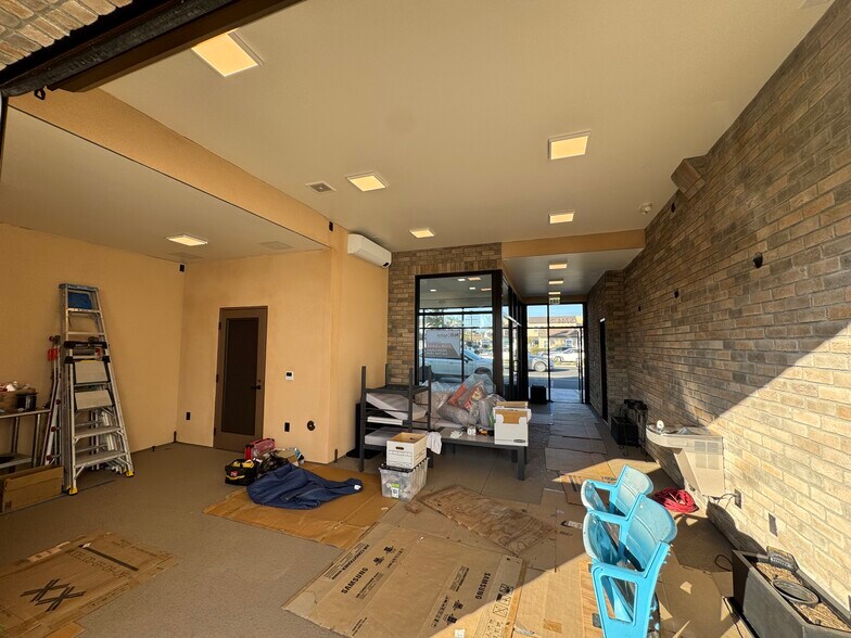More Photos Of 5744 E 2nd St, Long Beach Storefront Retail Office For Lease