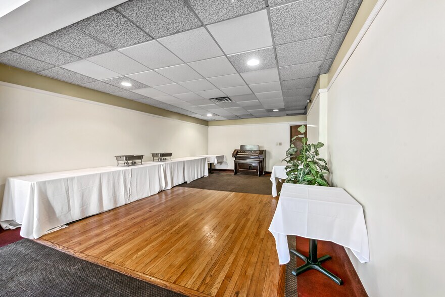 More Photos Of 9494 Riverton Rd, Bangor Restaurant For Sale
