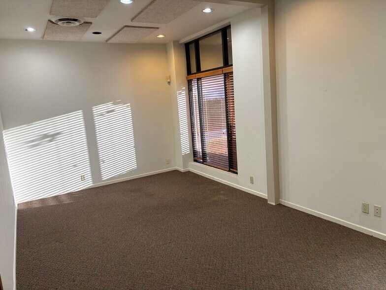 More Photos Of 1210-1214 E Green St, Pasadena Office For Lease