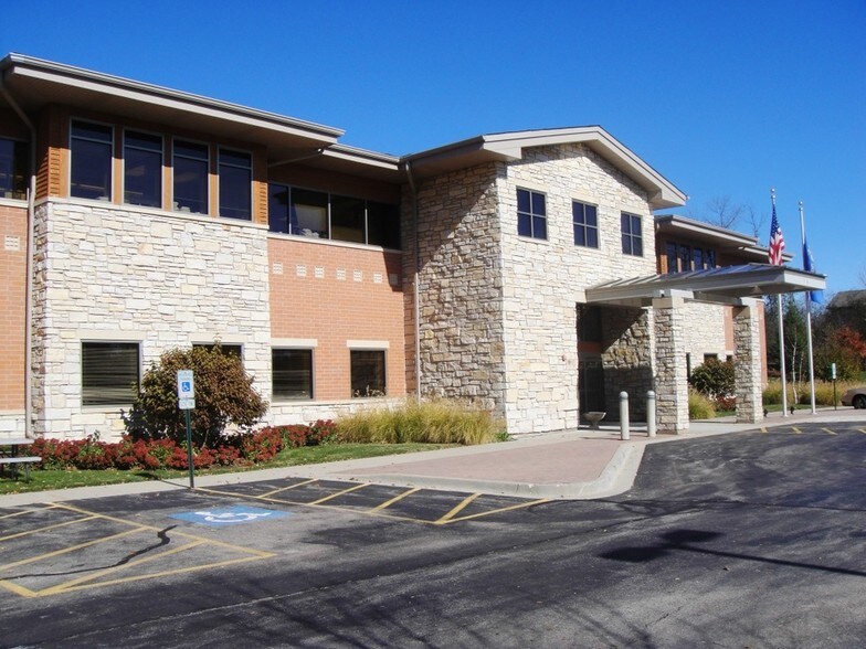 More Photos Of 864 Stearns Rd, Bartlett Medical For Lease