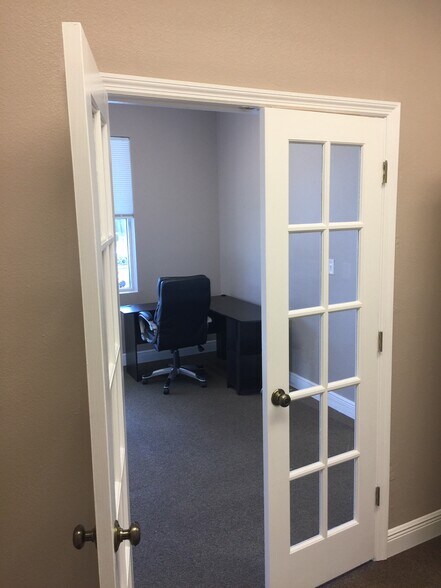 More Photos Of 7353 International Pl, Sarasota Light Distribution For Sale