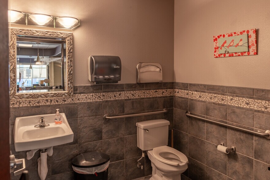 More Photos Of 4354-4358 W Cheyenne Ave, North Las Vegas Freestanding For Lease