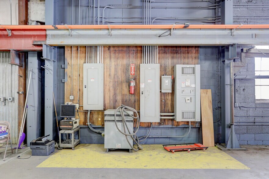 More Photos Of 5320 Cook St, Denver Warehouse For Lease