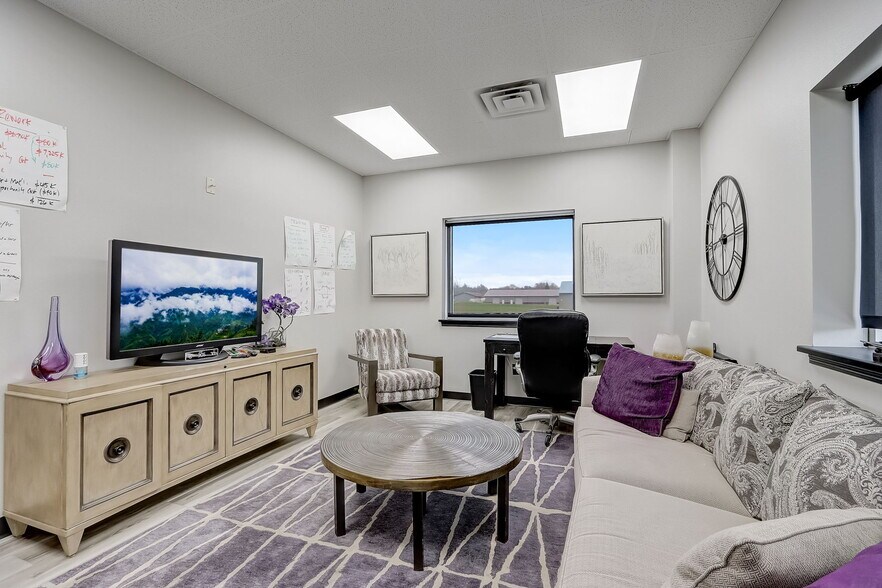 More Photos Of 860 N Parkway St, Jefferson Warehouse For Sale