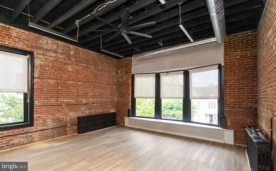 More Photos Of 41 N Main St, New Hope Restaurant For Sale