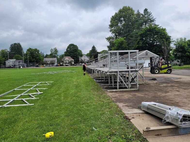 More Photos Of 224 Michael Ln, New Berlin Racetrack For Sale