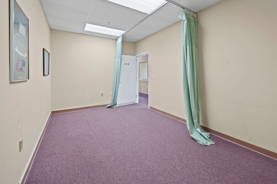 More Photos Of 1374 Whitehorse Hamilton Square Rd, Hamilton Office For Sale