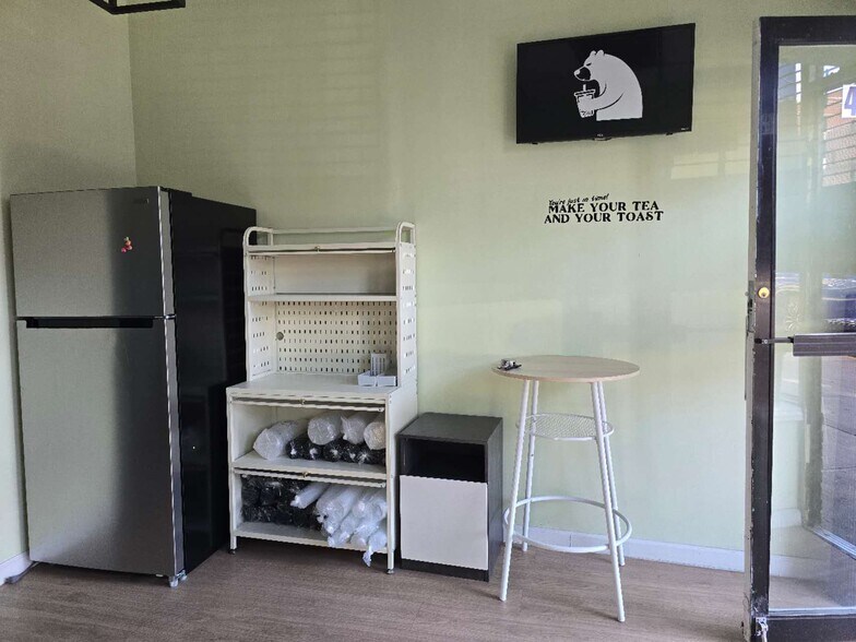 More Photos Of 6902 Woodside Ave, Woodside Storefront Retail Residential For Lease