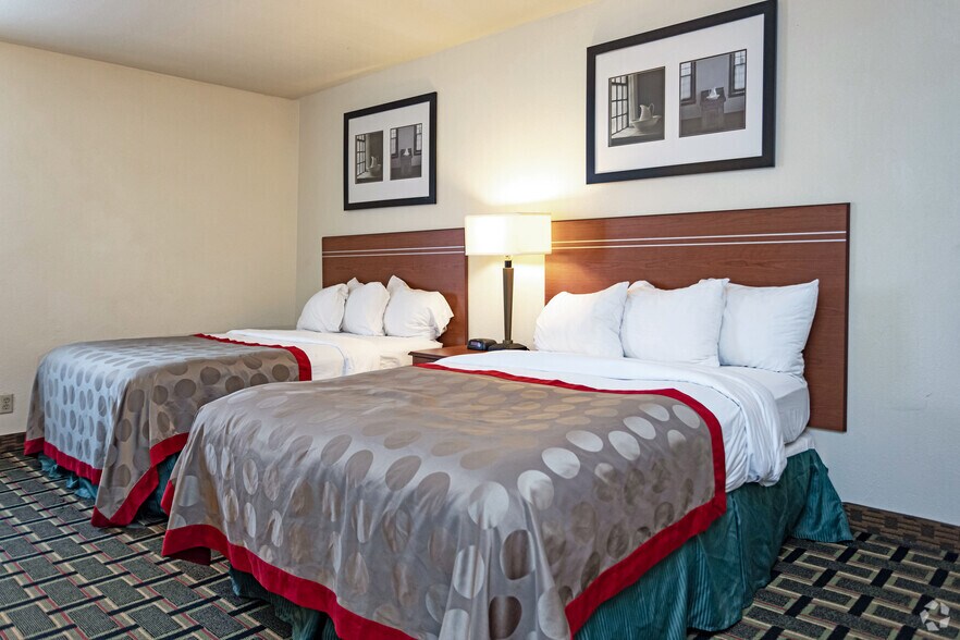 More Photos Of 5100 Hickory Point Frontage Rd, Decatur Hotel For Sale