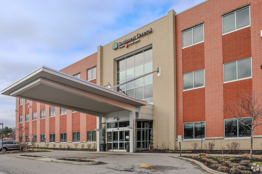 More Photos Of 18780 E Bagley Rd, Middleburg Heights Medical For Lease