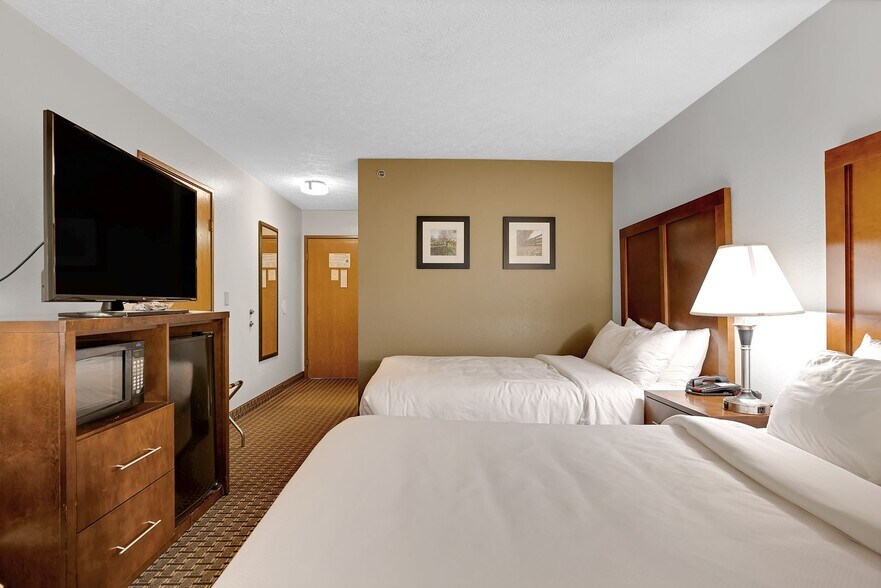 More Photos Of 5558 Lee Hwy, Atkins Hotel For Sale