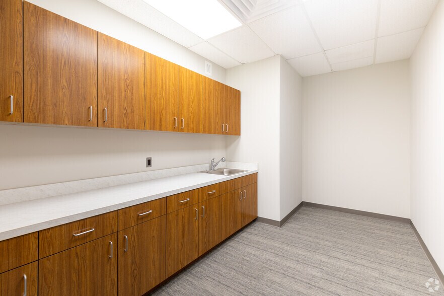 More Photos Of 101 Grovers Mill Rd, Lawrenceville Office For Sale