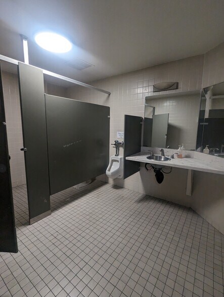 More Photos Of 5311 Topanga Canyon Blvd, Woodland Hills Office For Lease