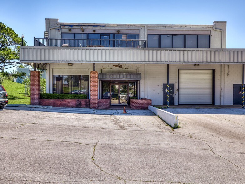 More Photos Of 6201 E 43rd St, Tulsa Manufacturing For Lease