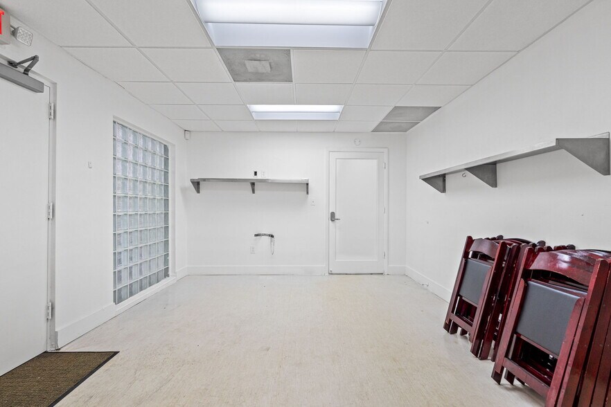 More Photos Of 6330 Manor Ln, South Miami Office For Lease