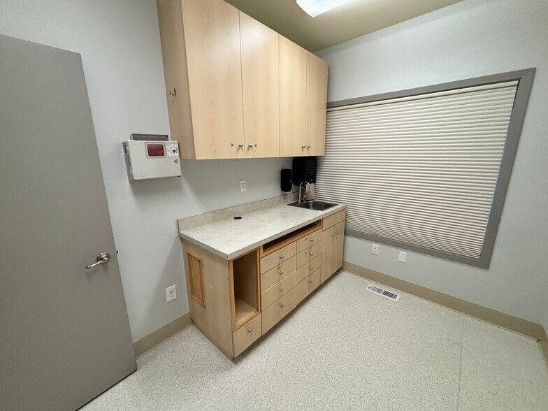 More Photos Of 1515-1535 Liberty St SE, Salem Medical For Lease
