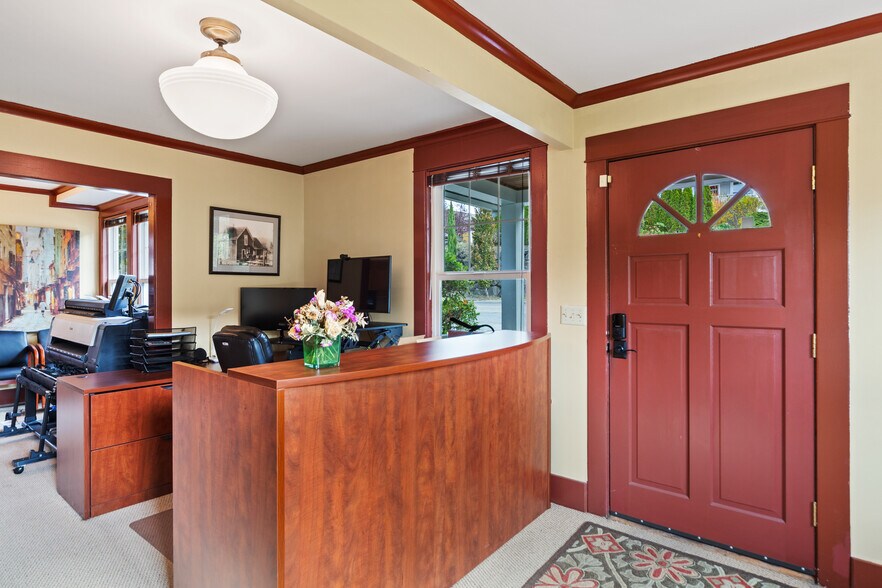 More Photos Of 19679 Front St, Poulsbo Office For Sale