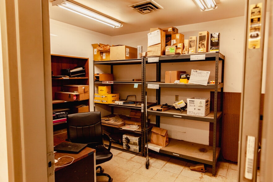 More Photos Of 3448 N Huetter Rd, Post Falls Office For Sale