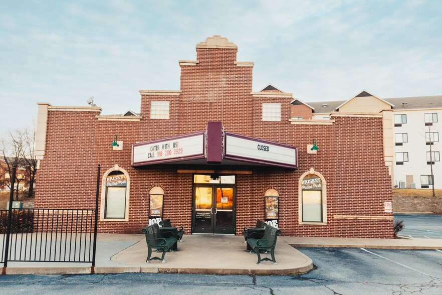 More Photos Of 333 W Albany St, Broken Arrow Restaurant For Sale