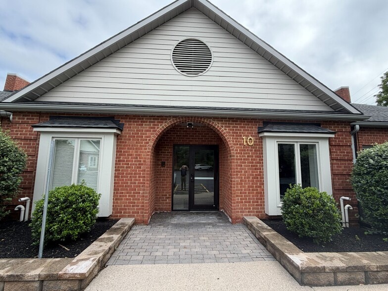 Primary Photo Of 10 Grove St, Pittsford Office For Lease